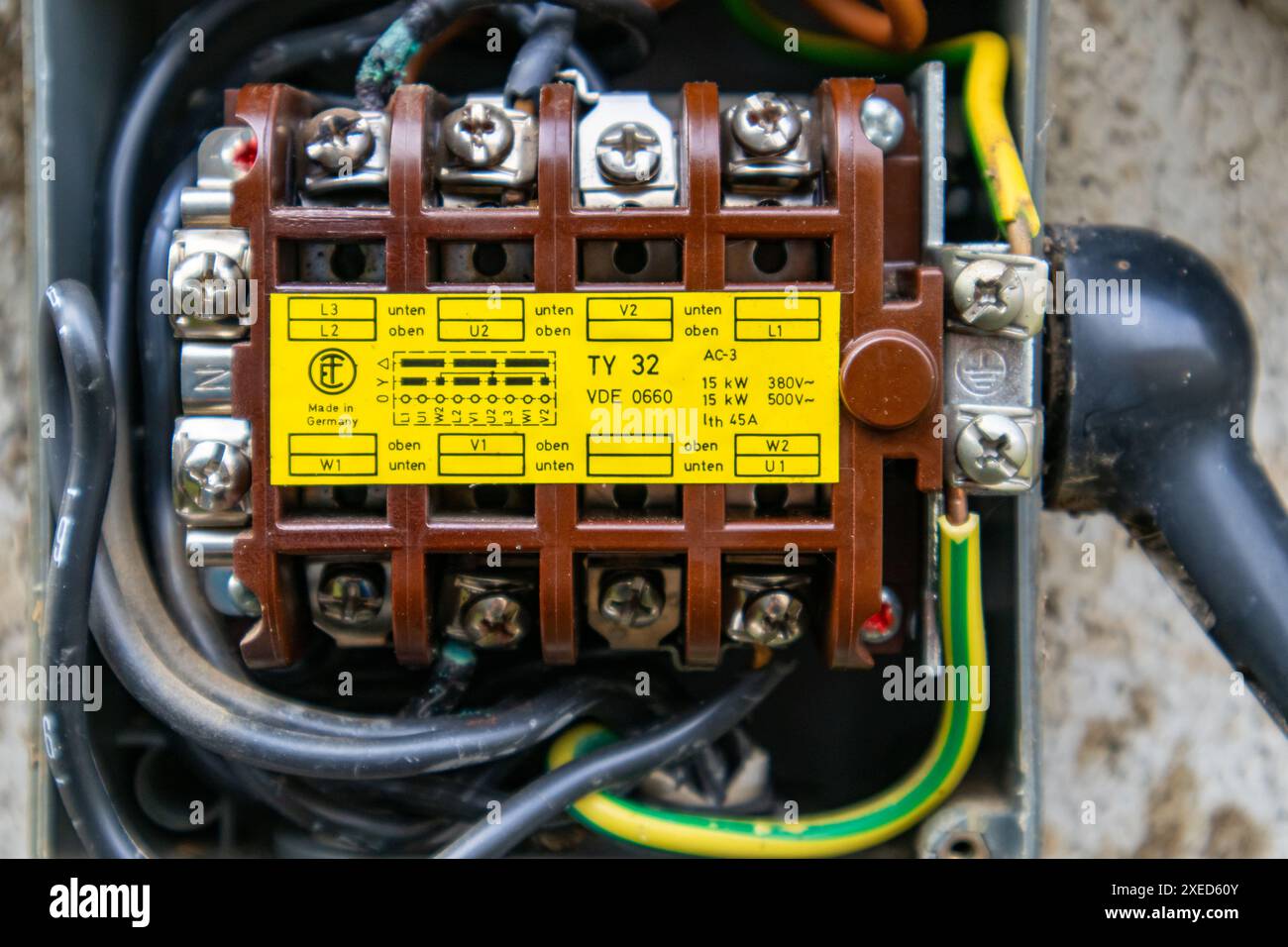 Ancienne distribution électrique à l'extérieur Banque D'Images