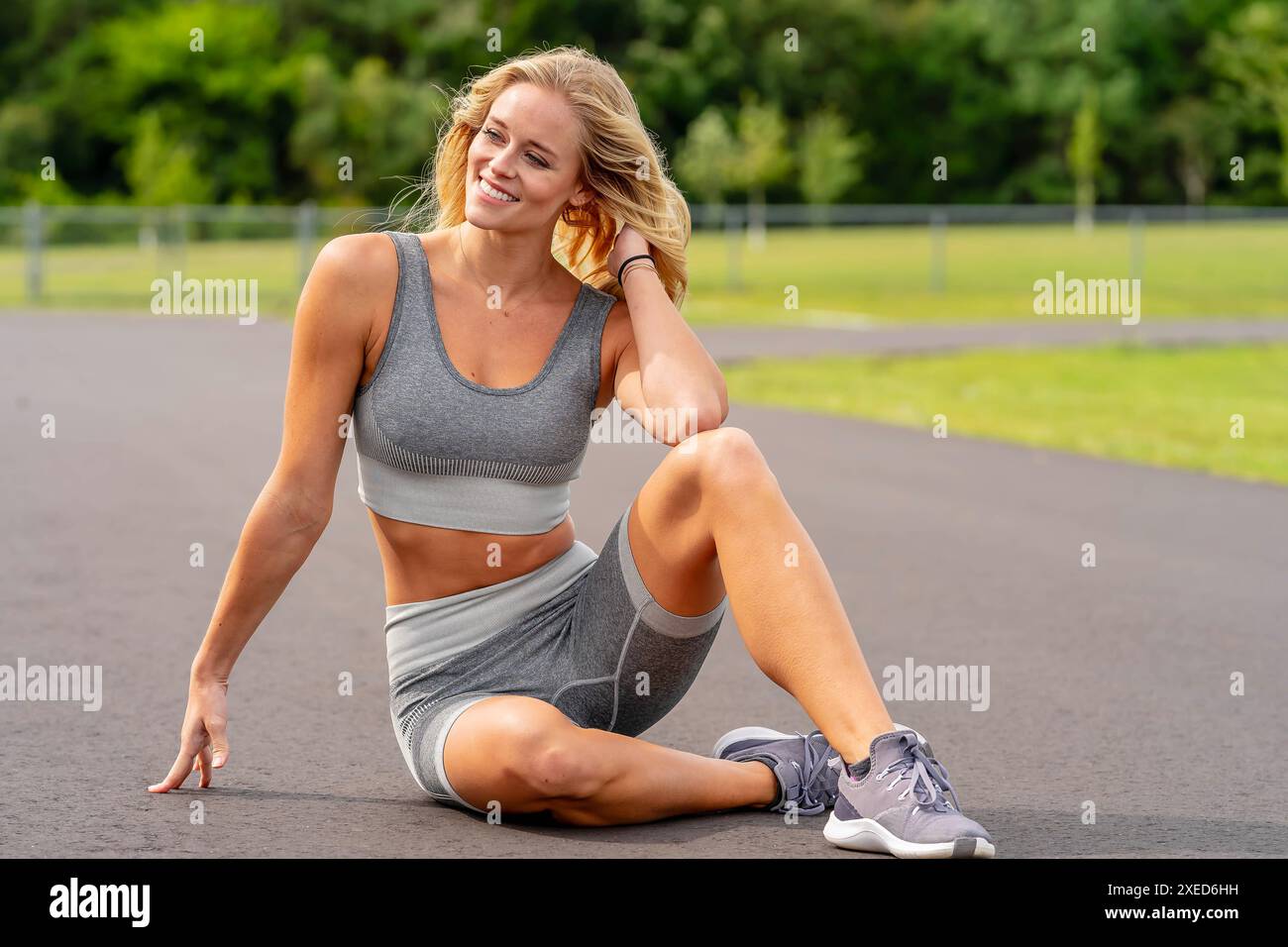 Golden Glow : rituel pré-entraînement de Fitness Maven Banque D'Images