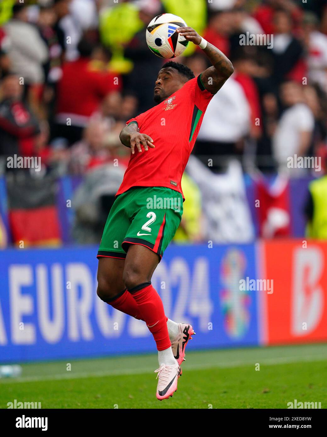 Le Portugais Nelson Semedo lors du match de l'UEFA Euro 2024 opposant Turkiye au Portugal, Groupe F, date 2, a joué au stade signal Iduna Park le 22 juin 2024 à Dortmund, en Allemagne. (Photo de Sergio Ruiz / PRESSINPHOTO) Banque D'Images