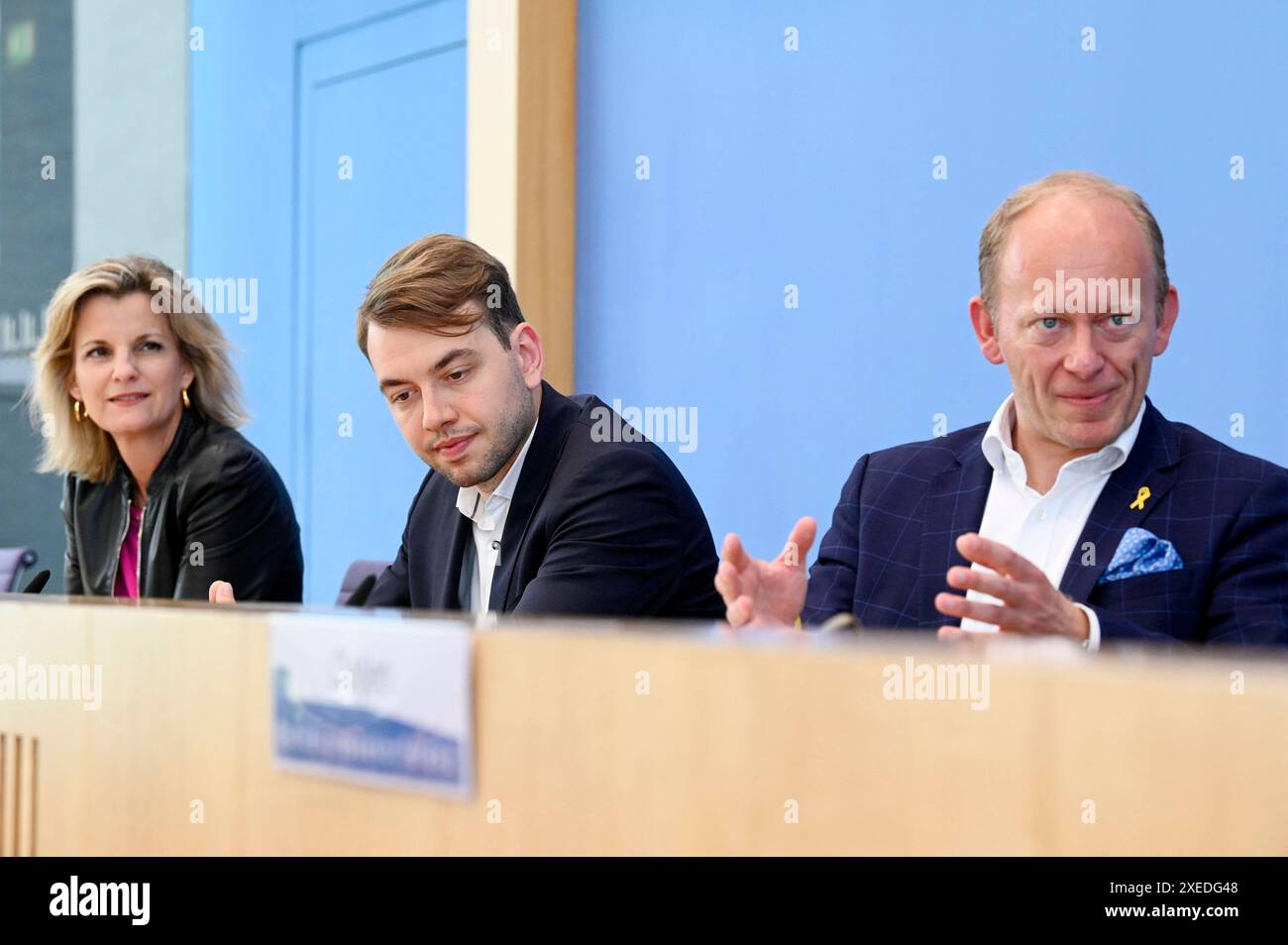 Daniela Ludwig, Philip Krämer und Carsten fours BEI der Bundespressekonferenz Israel Survey 2024 - Eine vergleichende analyse politischer Positionen von Abgeordneten aus 29 europäischen Nationen sowie den 16 deutschen Landtagen zur Nahostpolitik und zum jüdischen Leben in Europa im Haus der Bundespressekonferenz. Berlin, 27.06.2024 *** Daniela Ludwig, Philip Krämer et Carsten fours à la conférence de presse fédérale Israel Survey 2024 Une analyse comparative des positions politiques des parlementaires de 29 Nations européennes et des 16 parlements allemands sur la politique du moyen-Orient et les juifs Banque D'Images