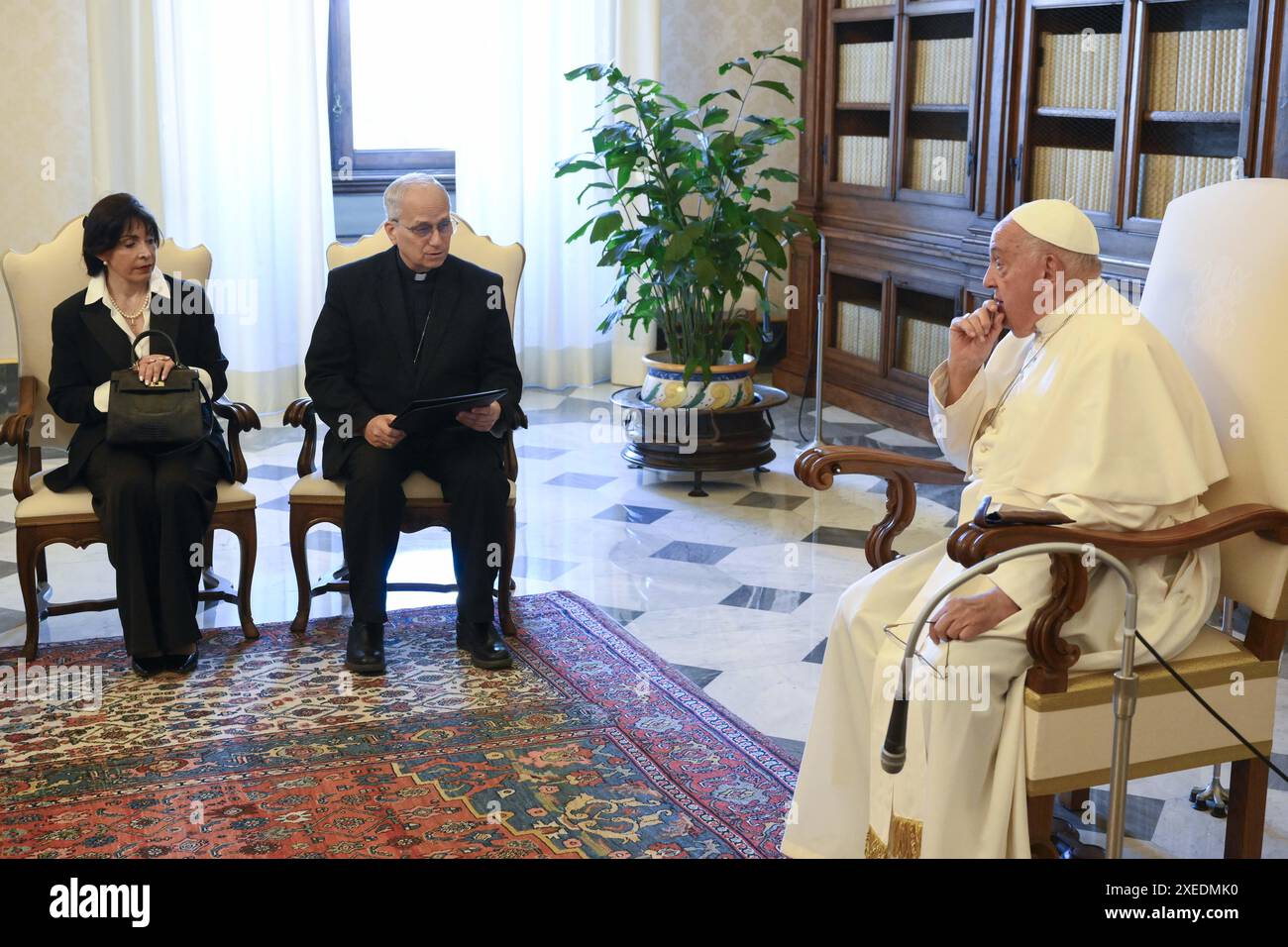 **NON LIBRI** Italie, Rome, Vatican, 2024/6/27.le pape François reçoit en audience privée les membres de l'Assemblée plénière de la Commission pontificale pour l'Amérique latine au Vatican. Photographie des MÉDIAS DU VATICAN / photo de presse catholique Banque D'Images