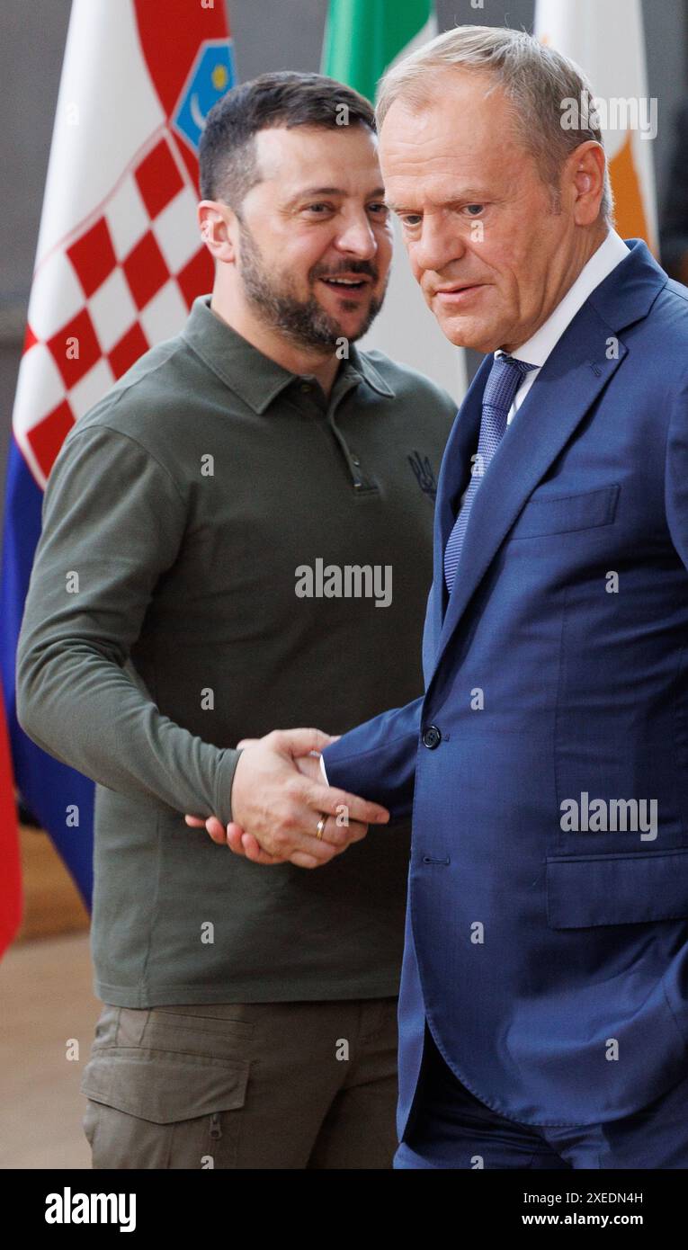 Bruxelles, Belgique. 27 juin 2024. Le président ukrainien Volodymyr Zelensky et le premier ministre polonais Donald Tusk ont pris la photo avant la première journée du sommet du conseil européen, jeudi 27 juin 2024 à Bruxelles. BELGA PHOTO BENOIT DOPPAGNE crédit : Belga News Agency/Alamy Live News Banque D'Images