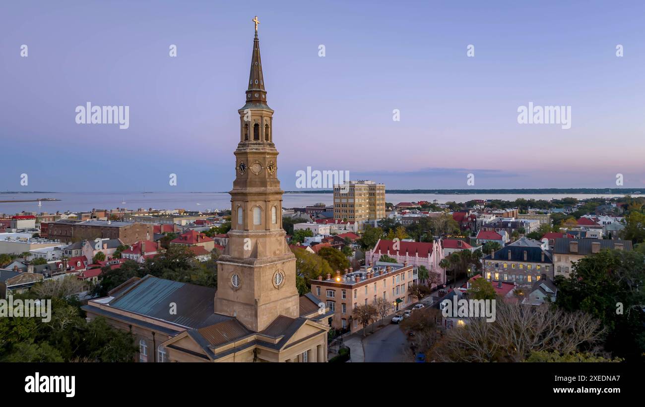 Vue aérienne de l'église St Philips dans la ville historique de Charleston en Caroline du Sud Banque D'Images