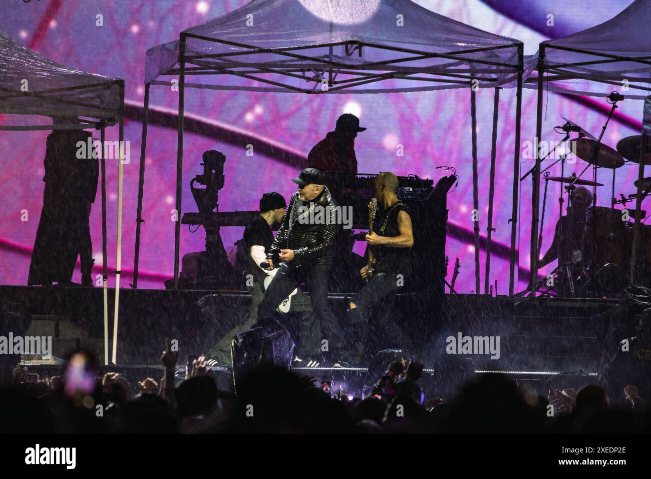 Le chanteur de rock italien Vasco Rossi se produit en concert au stade Giuseppe Meazza à San Siro, Milan, Italie, le 11 juin 2024 (photo de Maria Laura Arturi/NurPhoto) Banque D'Images