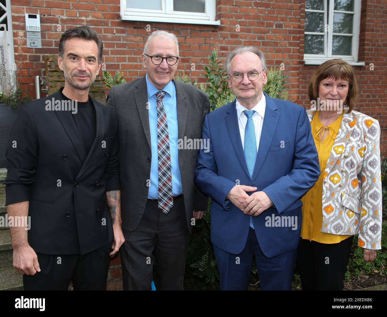 Florian Silbereisen, Klaus-Dier Schinkel (Conseil d'administration) et le député Dr Reiner Haseloff avec sa femme Gabriele devant le Banque D'Images