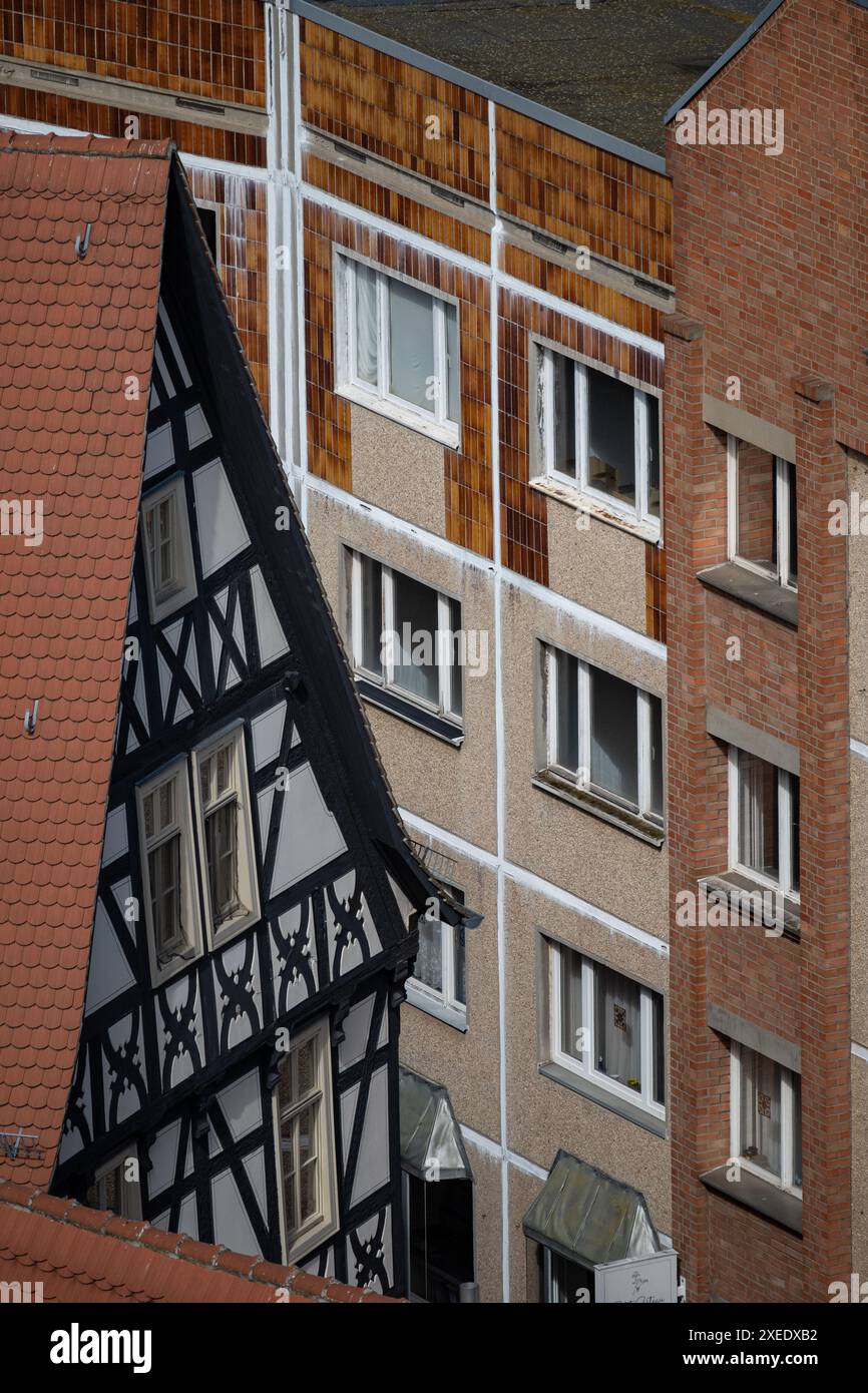 Vue depuis l'église du marché des tours jumelles sur la ville de Halle en Saxe-Anhalt Banque D'Images