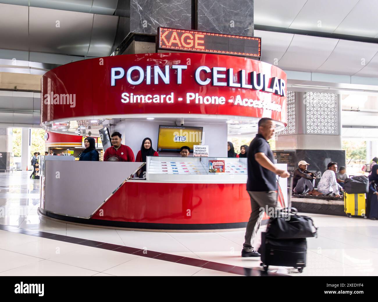 Kiosque de cartes sim pour téléphones cellulaires, CGK Soekarno–Hatta International Airport Jakarta Indonesia Banque D'Images