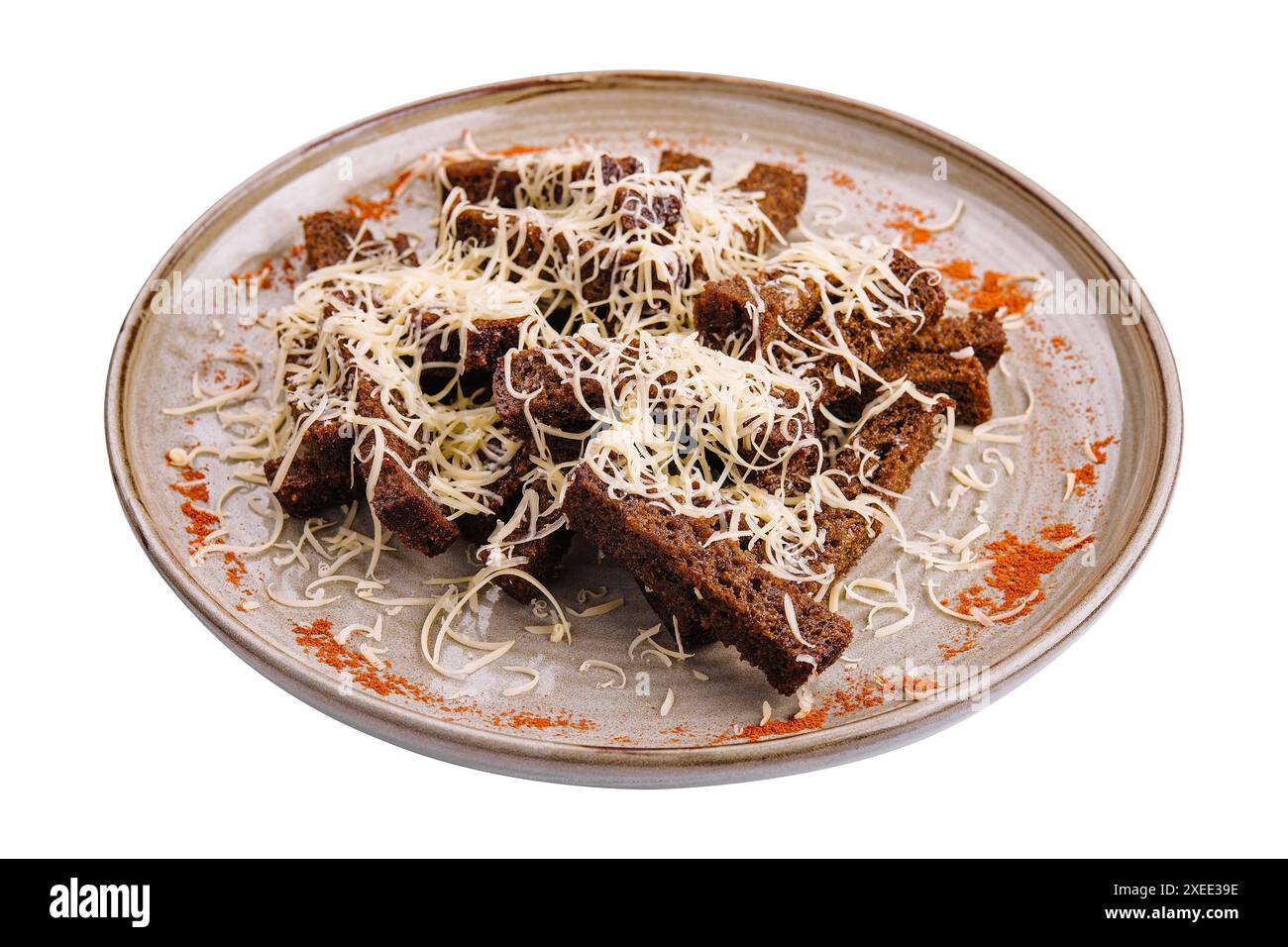 Croûtons de pain de seigle avec fromage sur l'assiette Banque D'Images