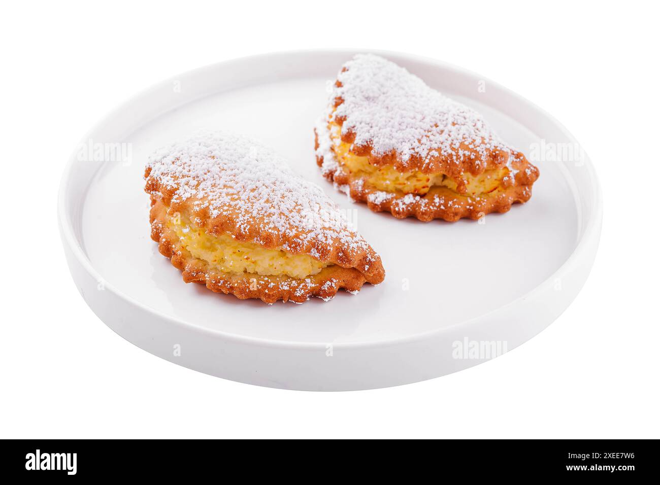 Pâte feuilletée avec fromage cottage sur assiette Banque D'Images