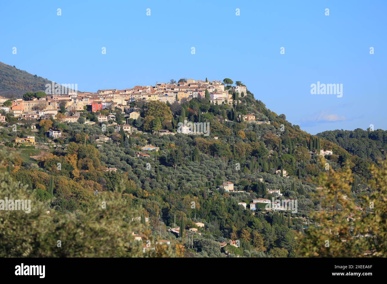 Le village perché de Cabris dans l'arrière pays de la Côte d'Azur Banque D'Images