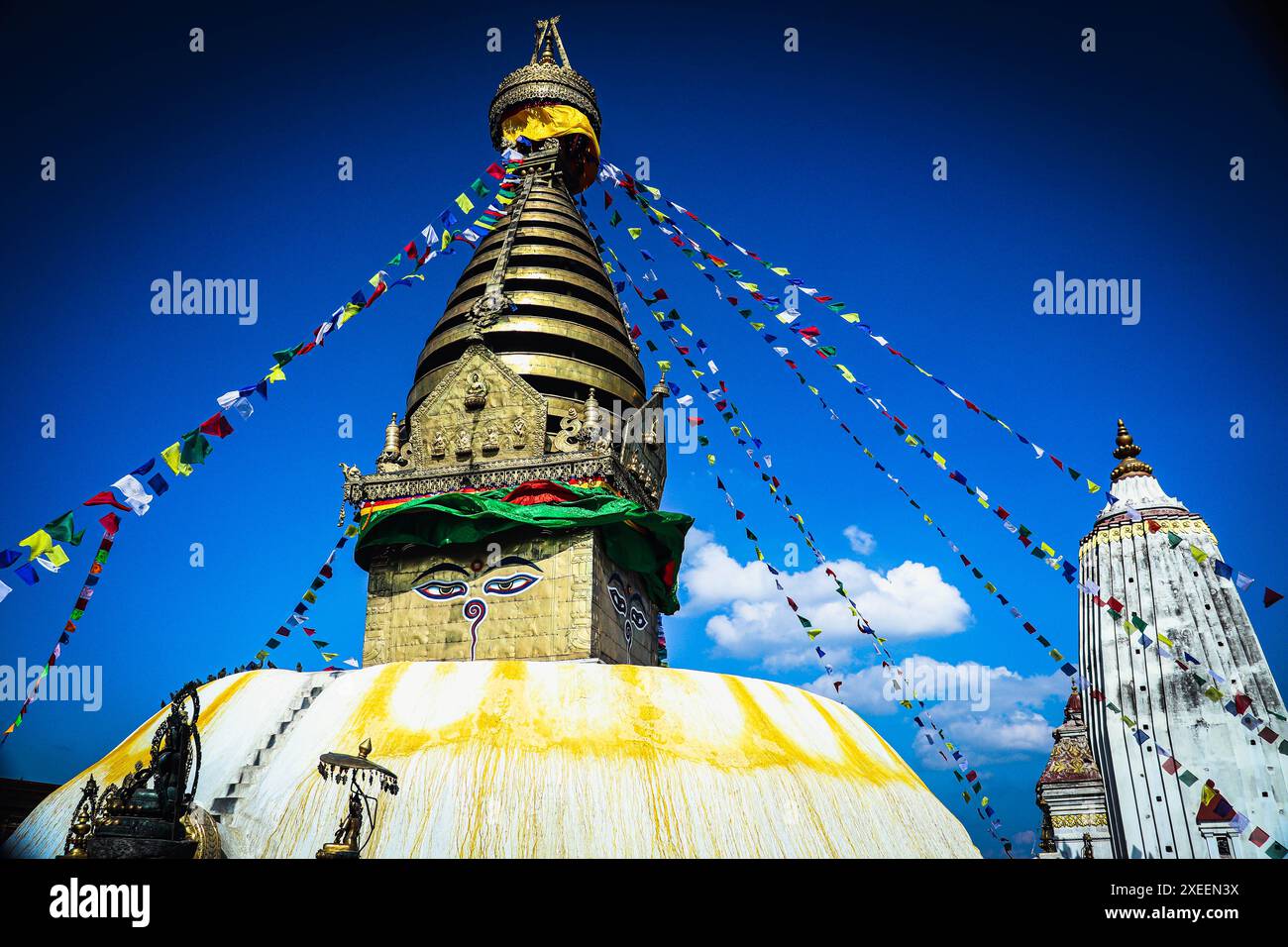 Une vue du stupa de Swayambhunath le jour de Bouddha Purnima. Le stupa est situé à Katmandou, au Népal. Banque D'Images