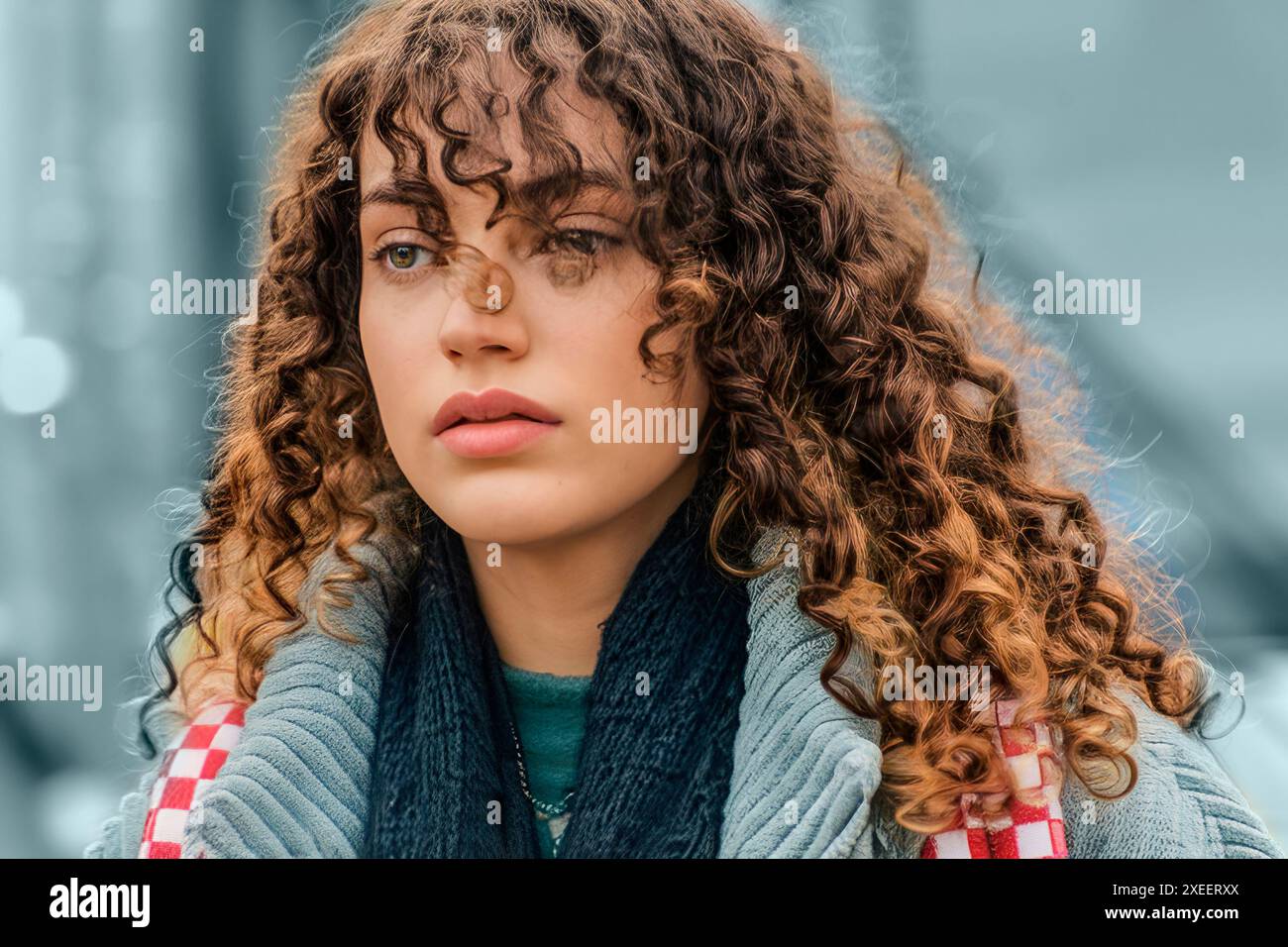 Portrait de rue de la jeune femme. Banque D'Images