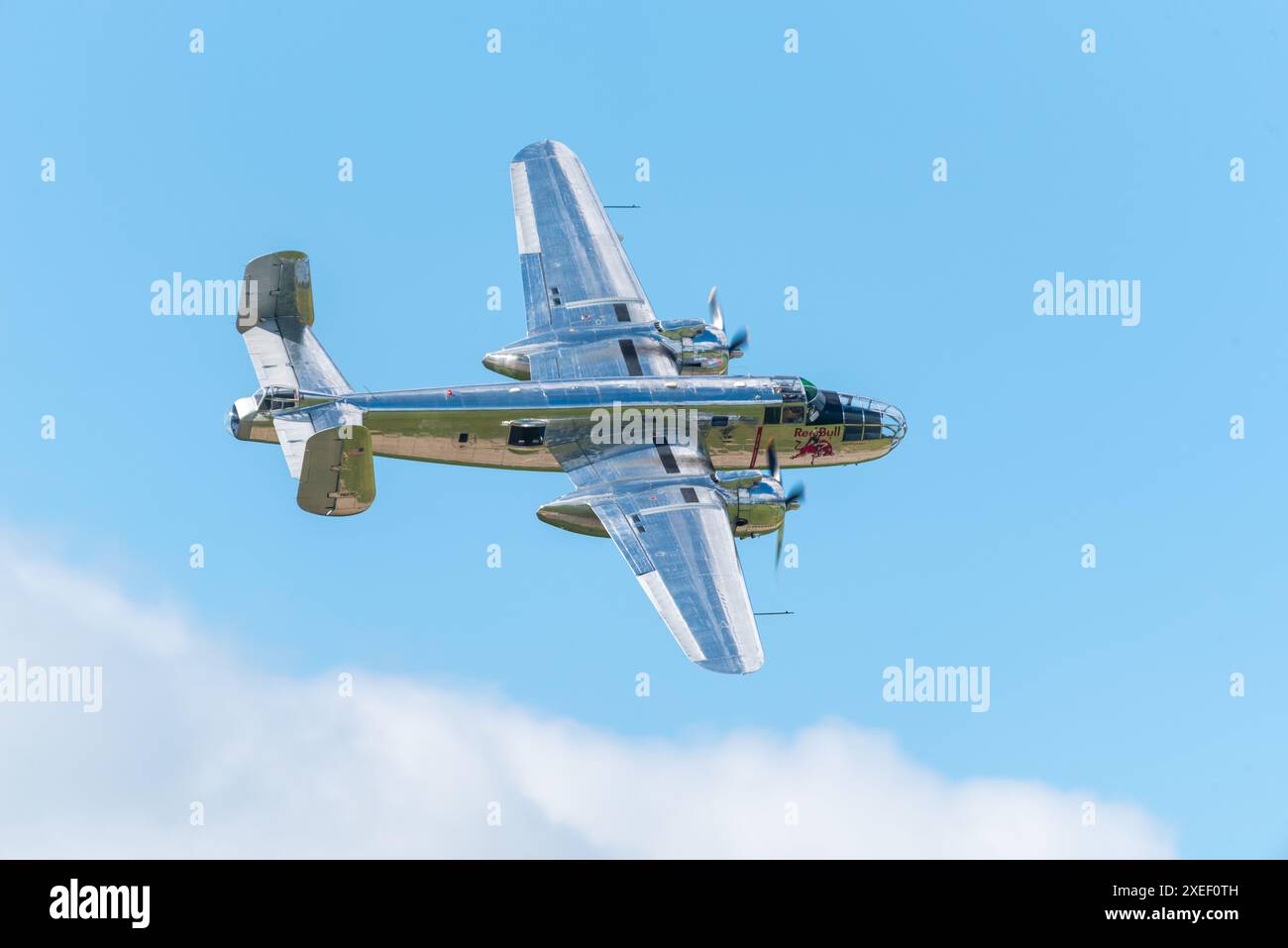 Bombardier nord-américain B-25J Mitchell de l'équipe Flying Bulls au Sywell Airshow 2024 dans le Northamptonshire, au Royaume-Uni. Banque D'Images