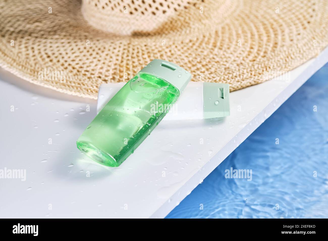 Shampooing et gel douche avec effet hydratant et protection solaire. Banque D'Images