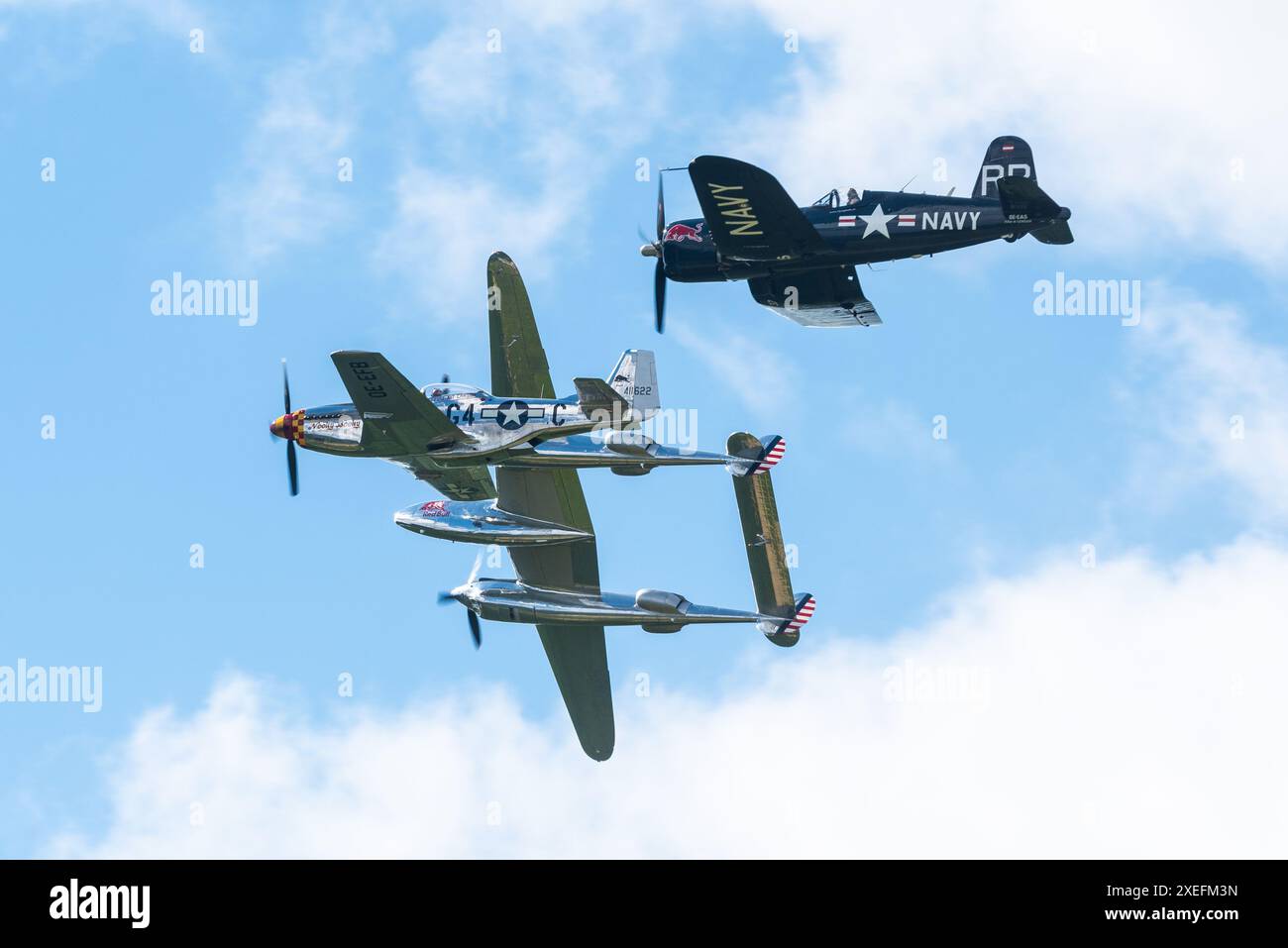 L'équipe Flying Bulls au Sywell Airshow 2024 dans le Northamptonshire, au Royaume-Uni. Lockheed P-38 Lightning, North American P-51 Mustang, Vought F4U avions Corsair Banque D'Images