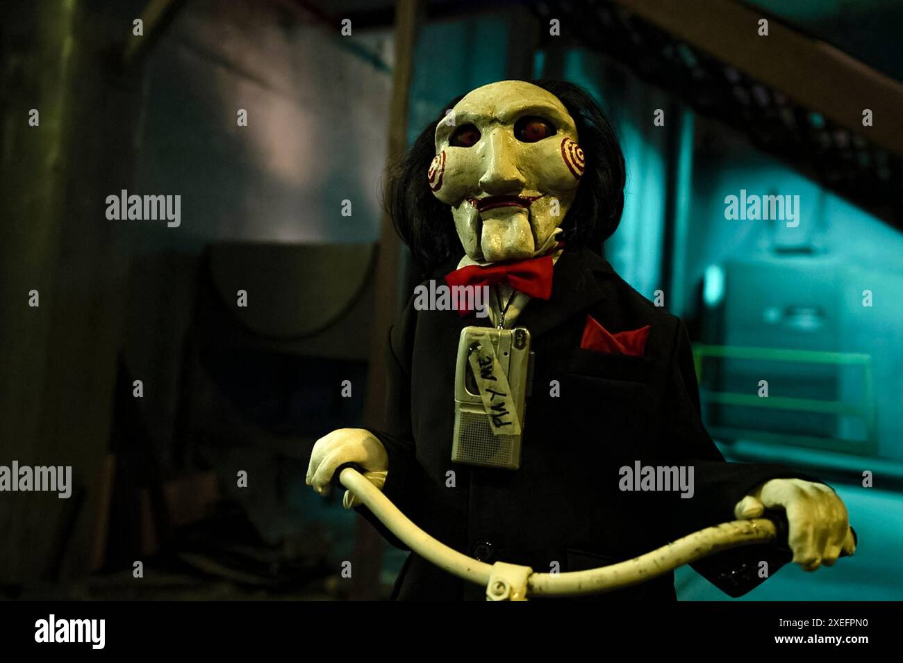 SAW X (2023) réalisé par Kevin Greutert et mettant en vedette Tobin Bell, Shawnee Smith et Synnøve Macody Lund. Un John malade et désespéré voyage au Mexique pour une procédure médicale risquée et expérimentale dans l'espoir d'un remède miracle pour son cancer seulement pour découvrir que toute l'opération est une arnaque pour frauder les plus vulnérables. Publicité encore ***USAGE ÉDITORIAL SEULEMENT***. Crédit : BFA / Lionsgate Banque D'Images