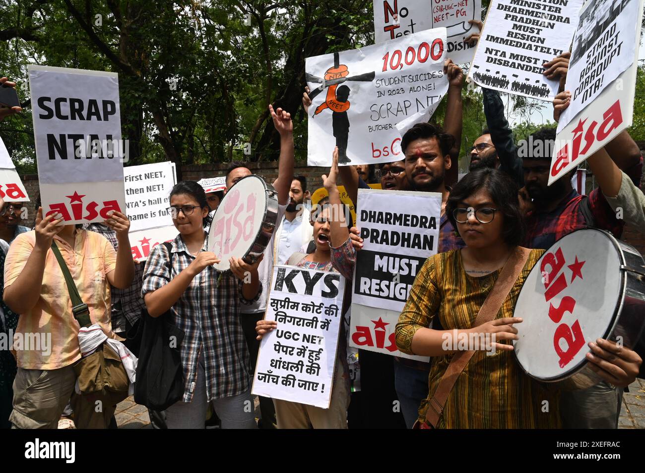 NEW DELHI, INDE - JUIN 27 : les membres de L'AISA et les militants ont un sit-in dharna indéfini par L'INDE contre la NTA à Jantar Mantar, le 27 juin 2024 à New Delhi, Inde. Les étudiants protestent contre les irrégularités présumées dans la conduite du NEET-UG, l'examen d'entrée national mené par l'Agence nationale de contrôle (NTA) pour l'admission dans les programmes médicaux. (Photo Sonu Mehta/Hindustan Times/Sipa USA ) Banque D'Images