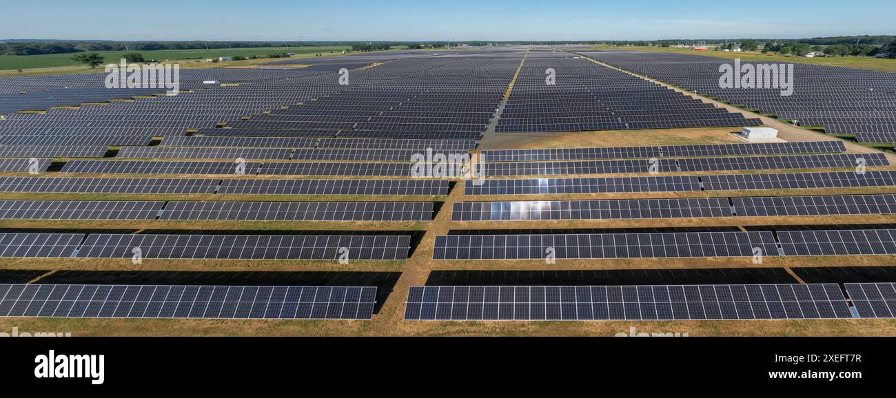 Marshall, Michigan - le projet Cereal City Solar, une ferme solaire de 100 MW. Il s’agit d’un projet de NextEra Energy Resources, un développeur majeur de l’e renouvelable Banque D'Images