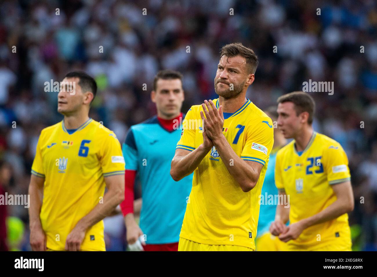 Andrii Yarmolenko (Ukraine, #07), Vladyslav Vanat (Ukraine, #25), Taras Stepanenko (Ukraine, #06) ist enttauescht ueber das Unentschieden und ausscheiden aus dem Turnier, GER, Ukraine (UKR) vs Belgique (bel), Fussball Europameisterschaft, UEFA EURO 2024, Gruppe E, 3. Spieltag, 26.06.2024 Foto : Eibner-Pressefoto/Michael Memmler Banque D'Images