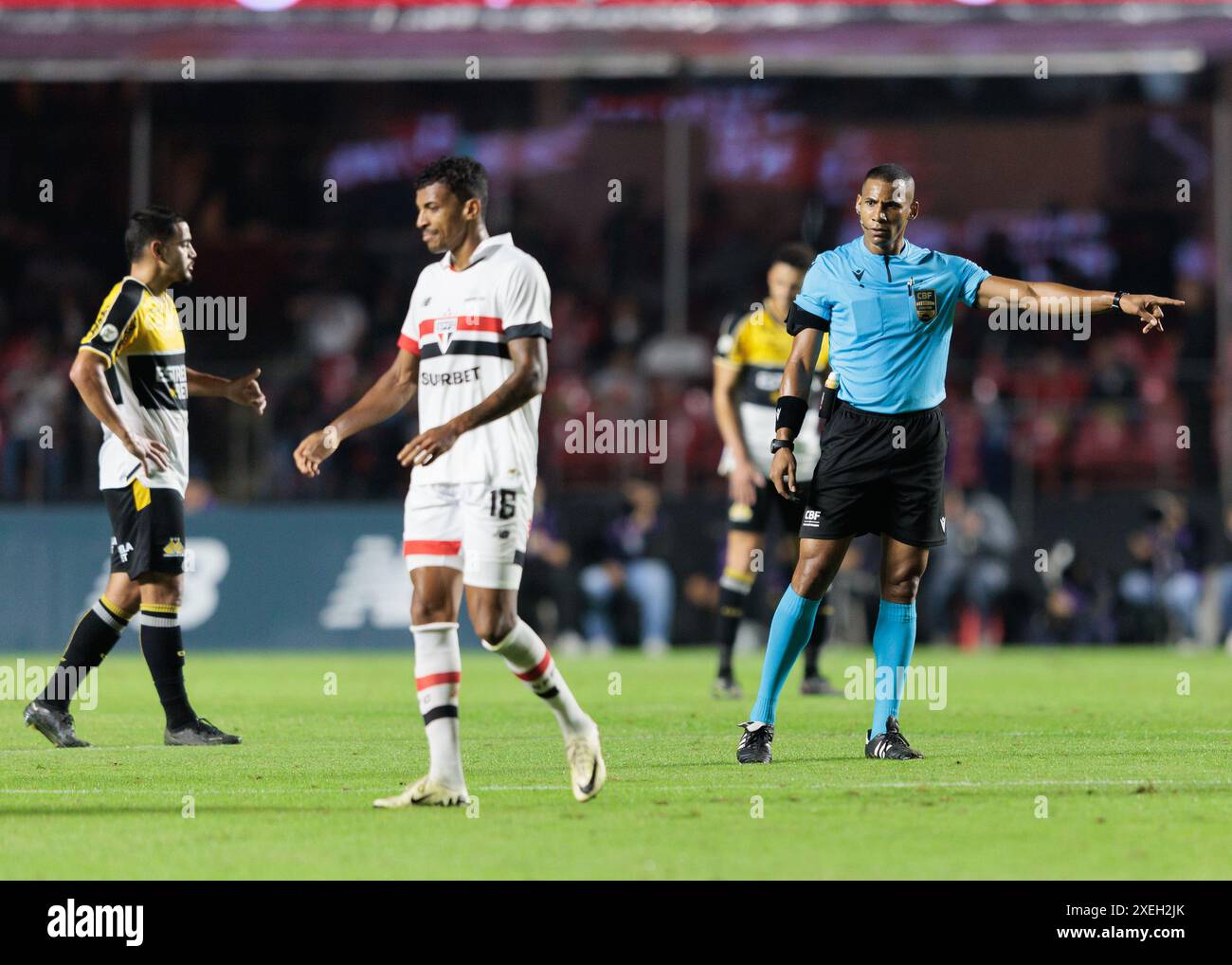 Football - Championnat brésilien - São Paulo et Criciúma - Morumbi, São Paulo, Brésil - 27 juin 2024 : L'arbitre Bruno Pereira Vasconcelos, en action. Crédit : Vilmar Bannach/Alamy Banque D'Images