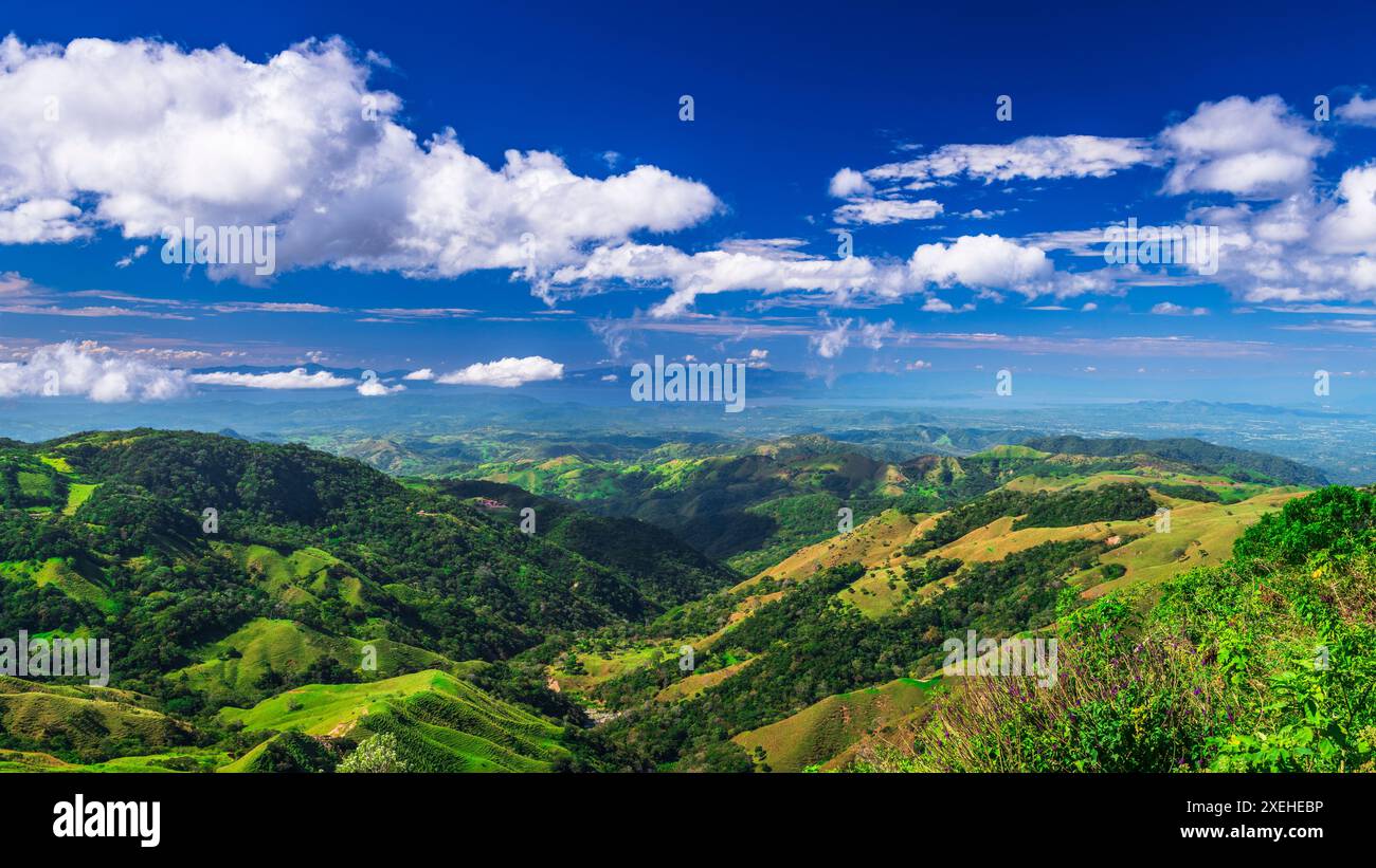 Ranch près de Monteverde au-dessus de la péninsule de Nicoya, province de Guanacaste, Costa Rica Banque D'Images