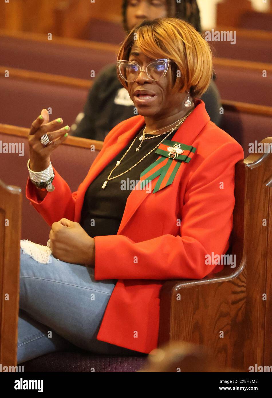 Reserve, États-Unis. 27 juin 2024. Une dame a posé une question lors d'une soirée de surveillance du débat présidentiel 2024 au Riverlands Christian Center à Reserve, Louisiane, le jeudi 27 juin 2024. (Peter G. Forest/SipaUSA) crédit : Sipa USA/Alamy Live News Banque D'Images