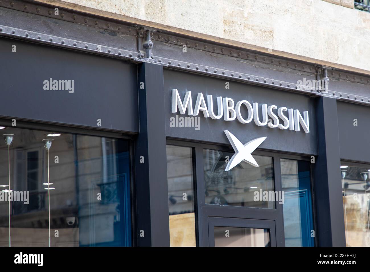 Bordeaux , France - 06 23 2024 : Mauboussin signe logo boutique et texte marque mur avant façade chaîne magasin mode vêtements boutique entrée juif français Banque D'Images