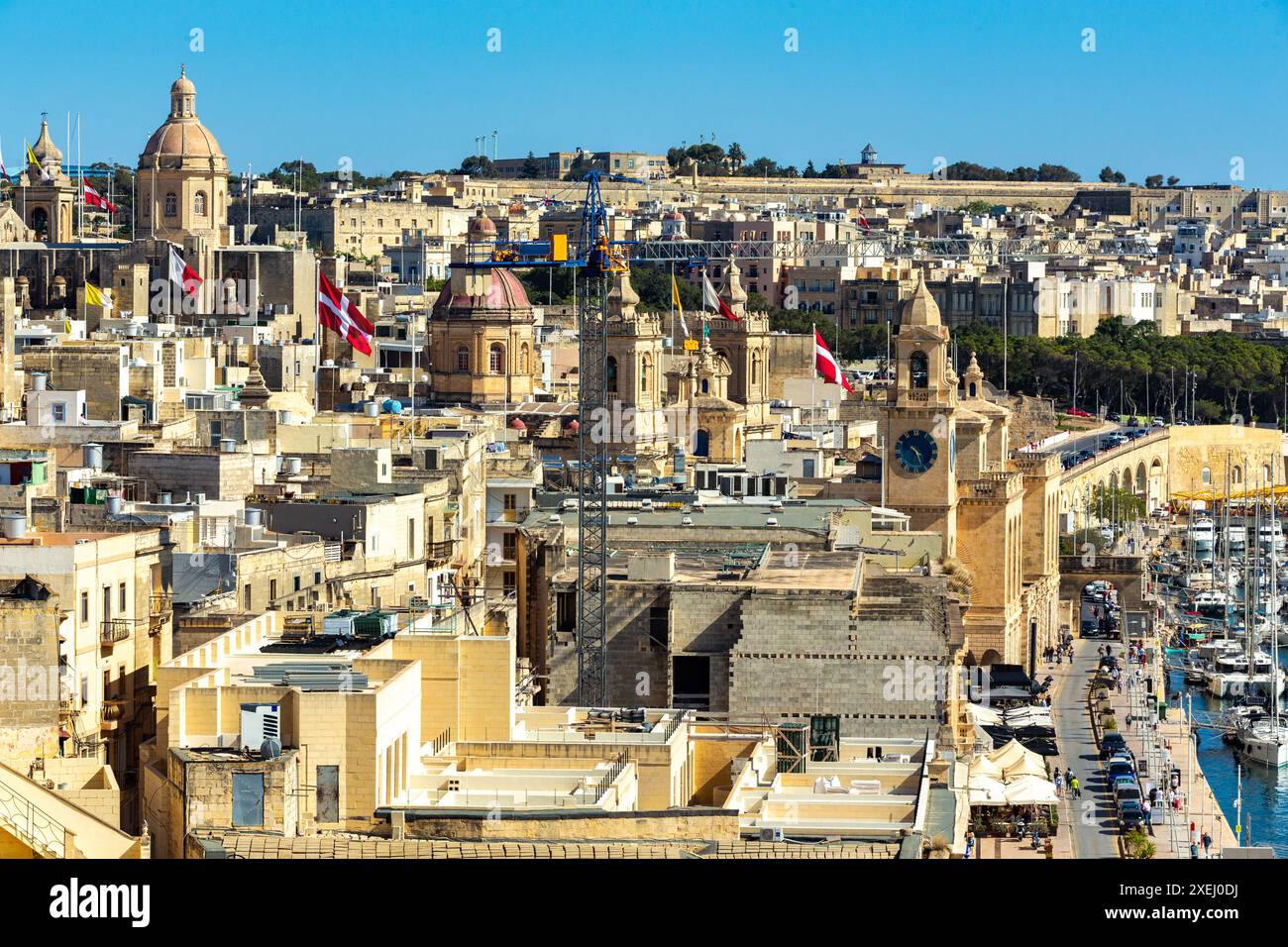 Ancienne ville de Birgu présentant une architecture traditionnelle et des églises historiques à Malte Banque D'Images