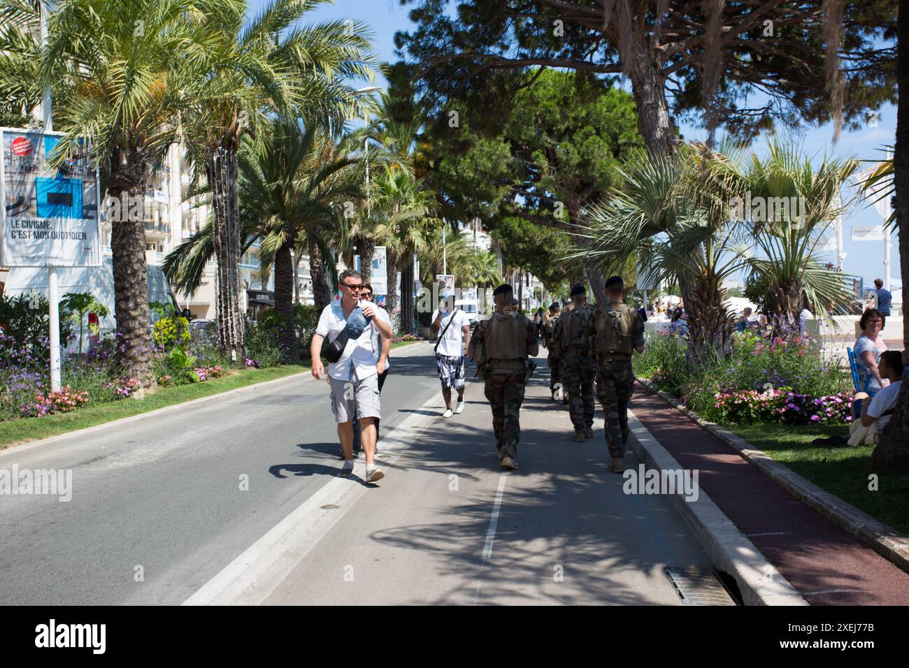 Soldats assurant la sécurité sur la Croisette lors du 74ème Festival de Cannes Banque D'Images