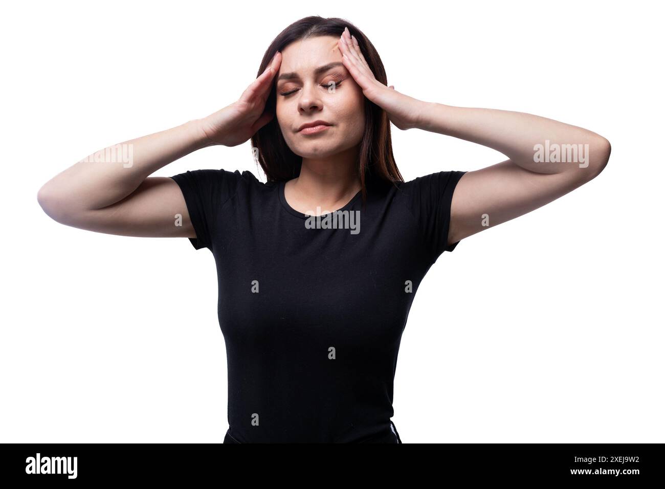 Jeune femme calme se détend les yeux fermés Banque D'Images