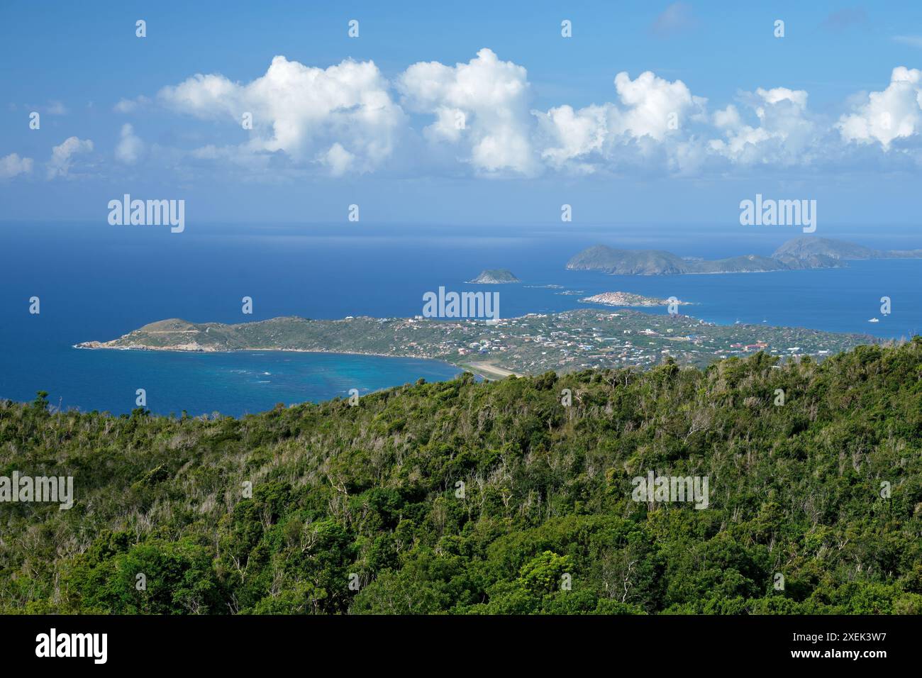 Vue au sud depuis la tour de guet sur Gorda Peak, Virgin Gorda, BVI. Gorda Peak est le point le plus élevé de Virgin Gorda à 1 370 pieds. Banque D'Images
