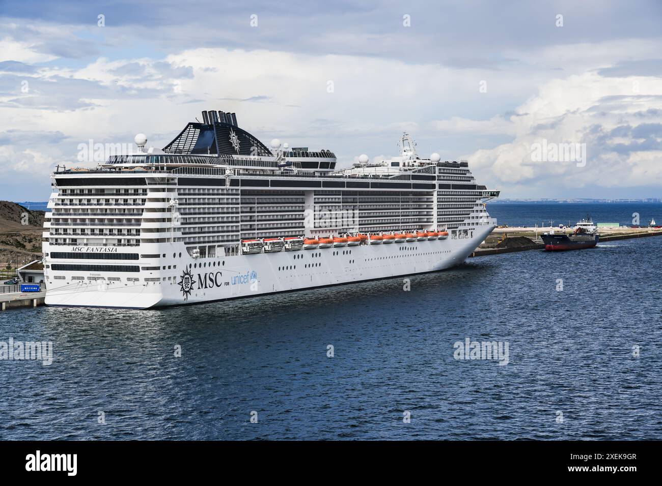 Navire de croisière MSC Fantasia amarré au terminal Oceankaj Cruise à Copenhague Danemark. Le navire fait partie d'un partenariat avec l'UNICEF et MSC Cruises Banque D'Images