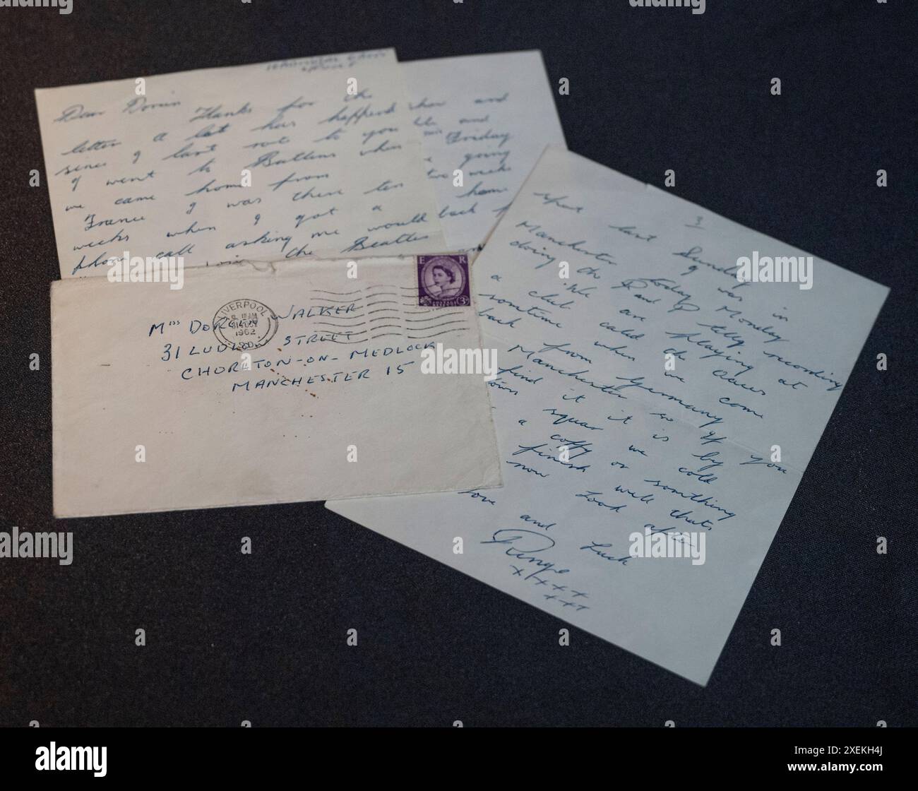 Christie's, Londres, Royaume-Uni. 28 juin 2024. Classic week englobe l'art de l'Antiquité au 20ème siècle, alors que Classic week revient à Londres avec six ventes aux enchères live du 2-10 juillet d'art et d'objets extraordinaires. La vente de livres et manuscrits de valeur du 10 juillet comprend une lettre autographe de Ringo Starr sur son adhésion aux Beatles et la sortie de leur premier single, Love me Do, qui comprend la phrase suivante : « J'ai reçu un appel téléphonique me demandant si je rejoins les Beatles et j'ai répondu oui » (estimation : 30 000 à 40 000 £). Crédit : Malcolm Park/Alamy Live News Banque D'Images