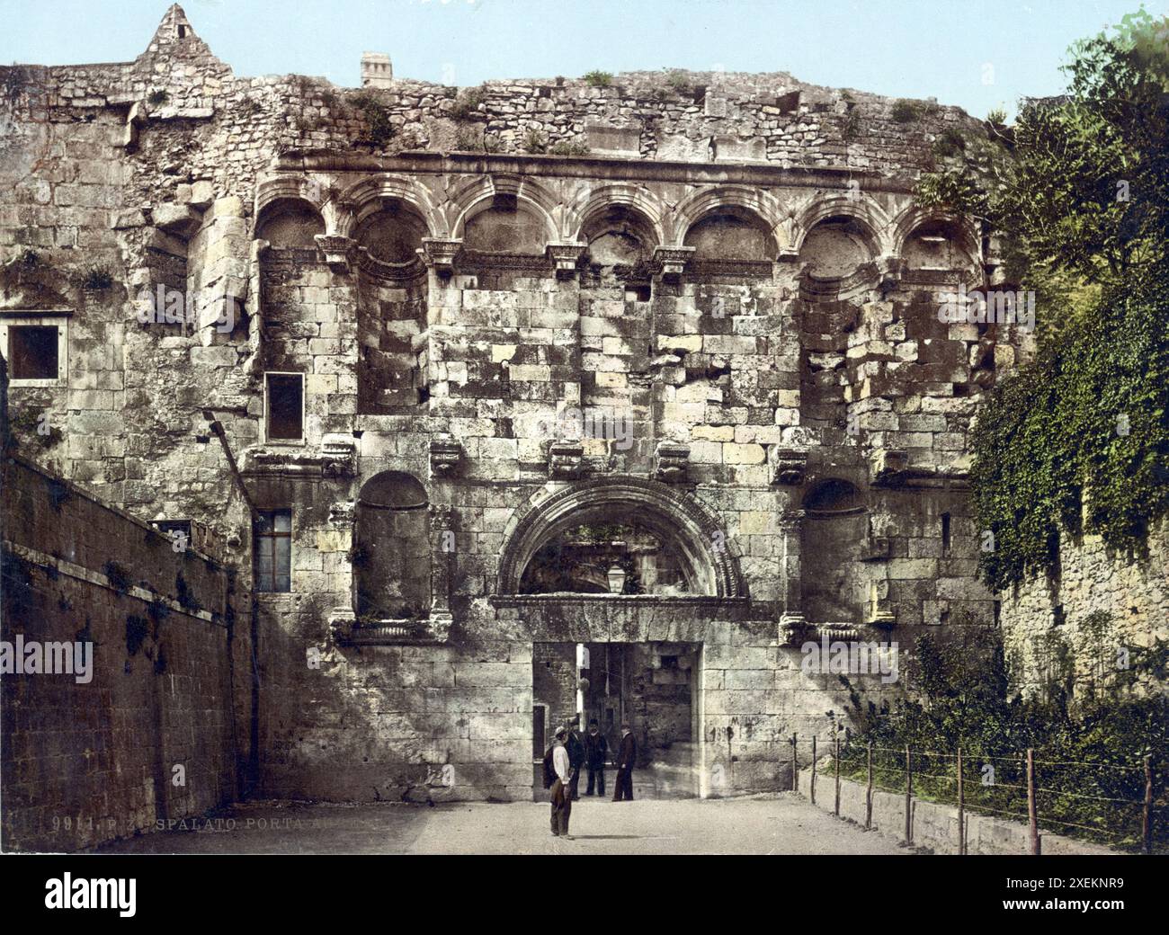 Spalato, Porta Aurea, heute Split in Kroatien, um 1890, Historisch, digital restaurierte Reproduktion von einer Vorlage aus dem 19. Jahrhundert Banque D'Images Spalato, Porta Aurea, heute Split in Kroatien, um 1890, Historisch, digital restaurierte Reproduktion von einer Vorlage aus dem 19. Jahrhundert Banque D'Images