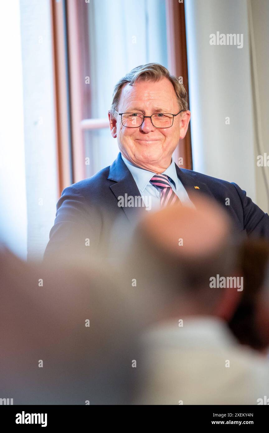 27.06.2024 Weimar - Ettersburg : Thüringens Ministerpräsident Bodo Ramelow Die Linke spricht BEI einem Podiumsgespräch mit Michel Friedmann zum Thema StressTest für die Demokratie im Rahmen der Ettersburger Gespräche auf Schloss Ettersburg. *** 27 06 2024 Weimar Ettersburg Thuringe Ministre Président Bodo Ramelow Die Linke s'exprime lors d'une table ronde avec Michel Friedmann sur le thème des tests de résistance pour la démocratie dans le cadre des pourparlers d'Ettersburg au château d'Ettersburg Banque D'Images