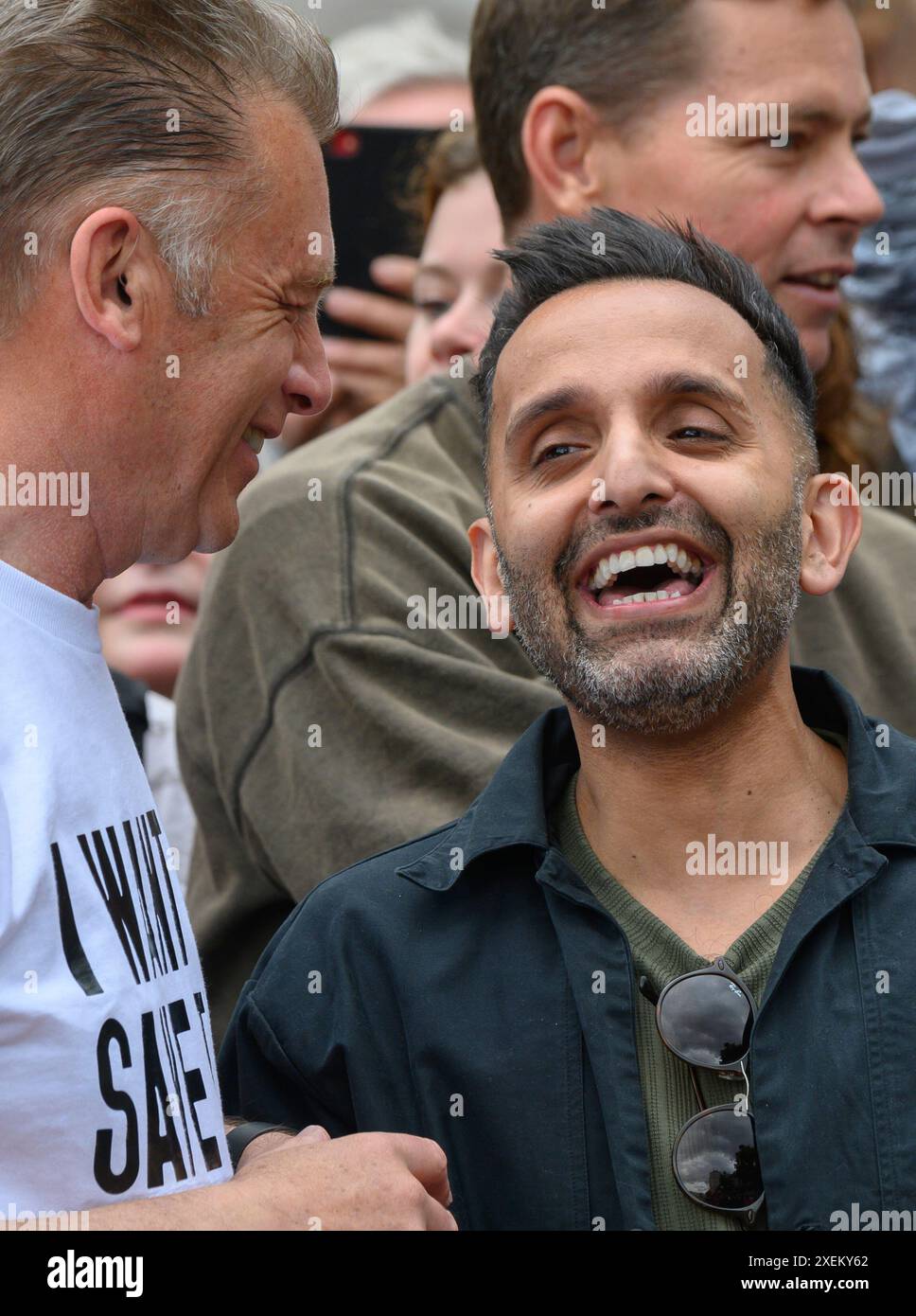 Chris Packham et le Dr Amir Khan au Restore nature Now défilent dans le centre de Londres, le 22 juin 2024 Banque D'Images