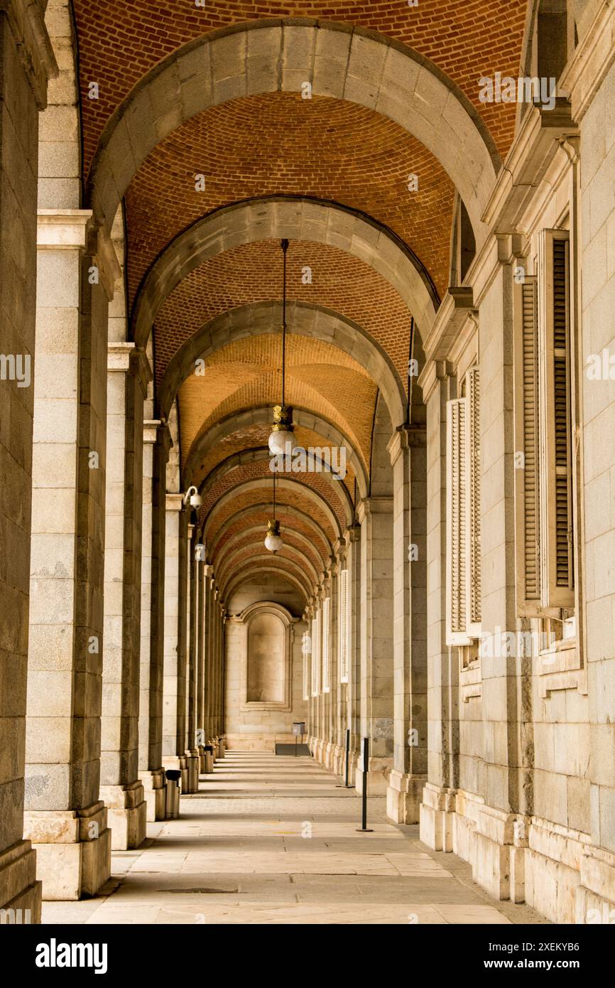 Passerelle arcade au Palais Royal, Madrid, Espagne. Banque D'Images