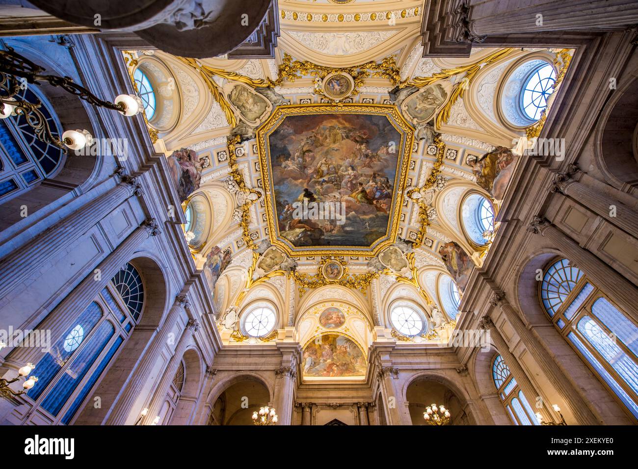 Fresques de plafond dans l'entrée principale du Palais Royal, Madrid, Espagne. Banque D'Images