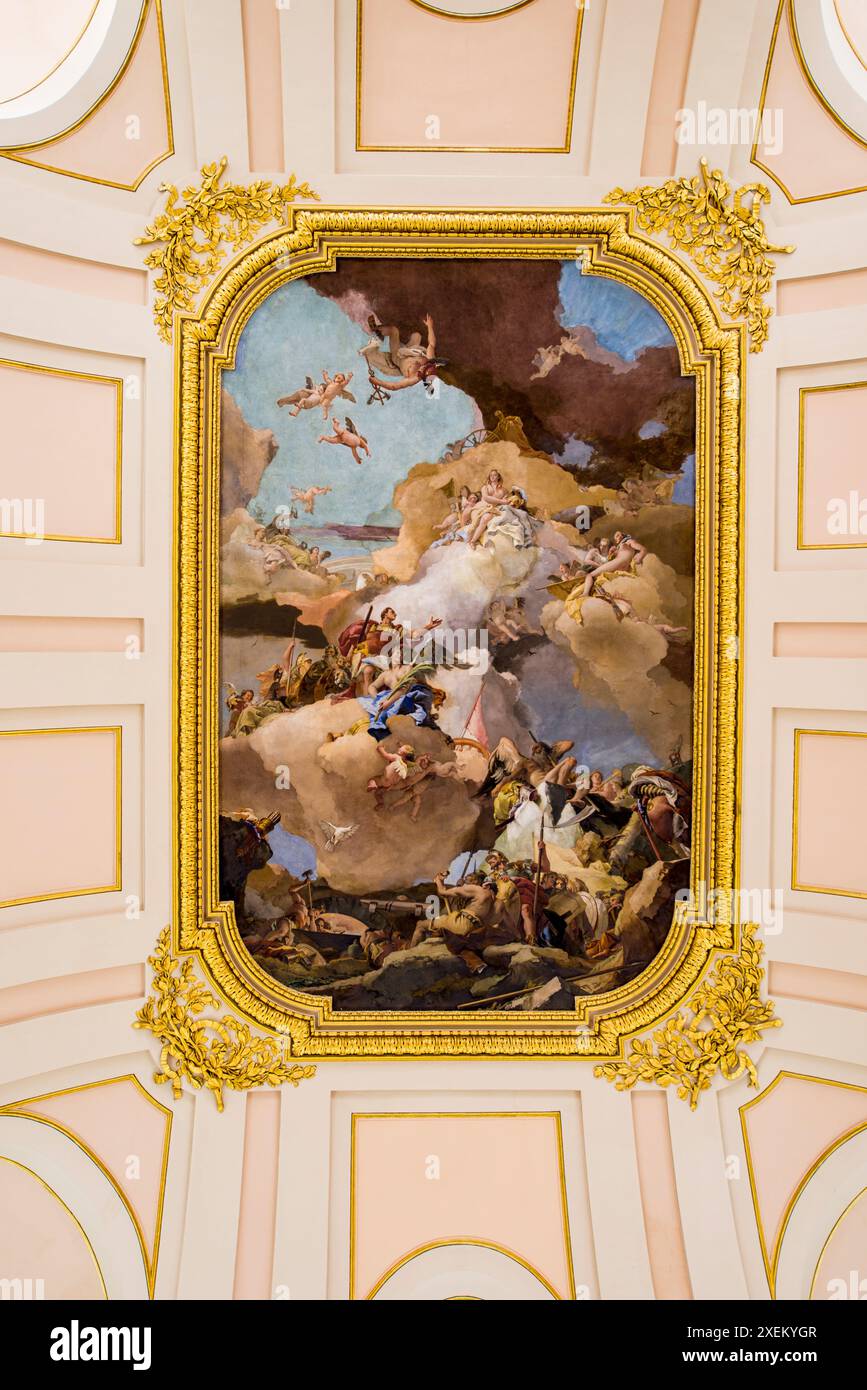 Plafond fresque dans l'une des chambres du Palais Royal, Madrid, Espagne. Banque D'Images