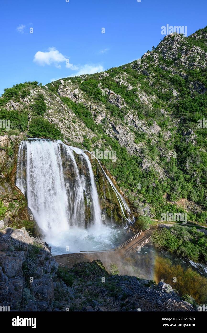 La cascade de Krčić (Slap Krčić en croate) en bordure du parc national de Krčić, près du village de Kovačić, à Knin. Dalmatie, République croate Banque D'Images