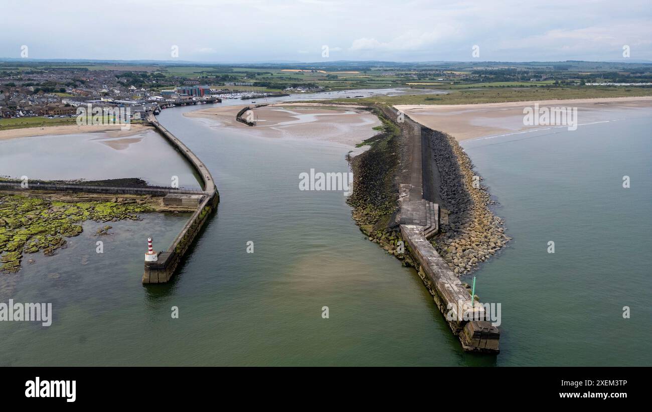 Vue aérienne de l'estuaire de la rivière Coquet, Amble, Northumberland, Angleterre. Banque D'Images