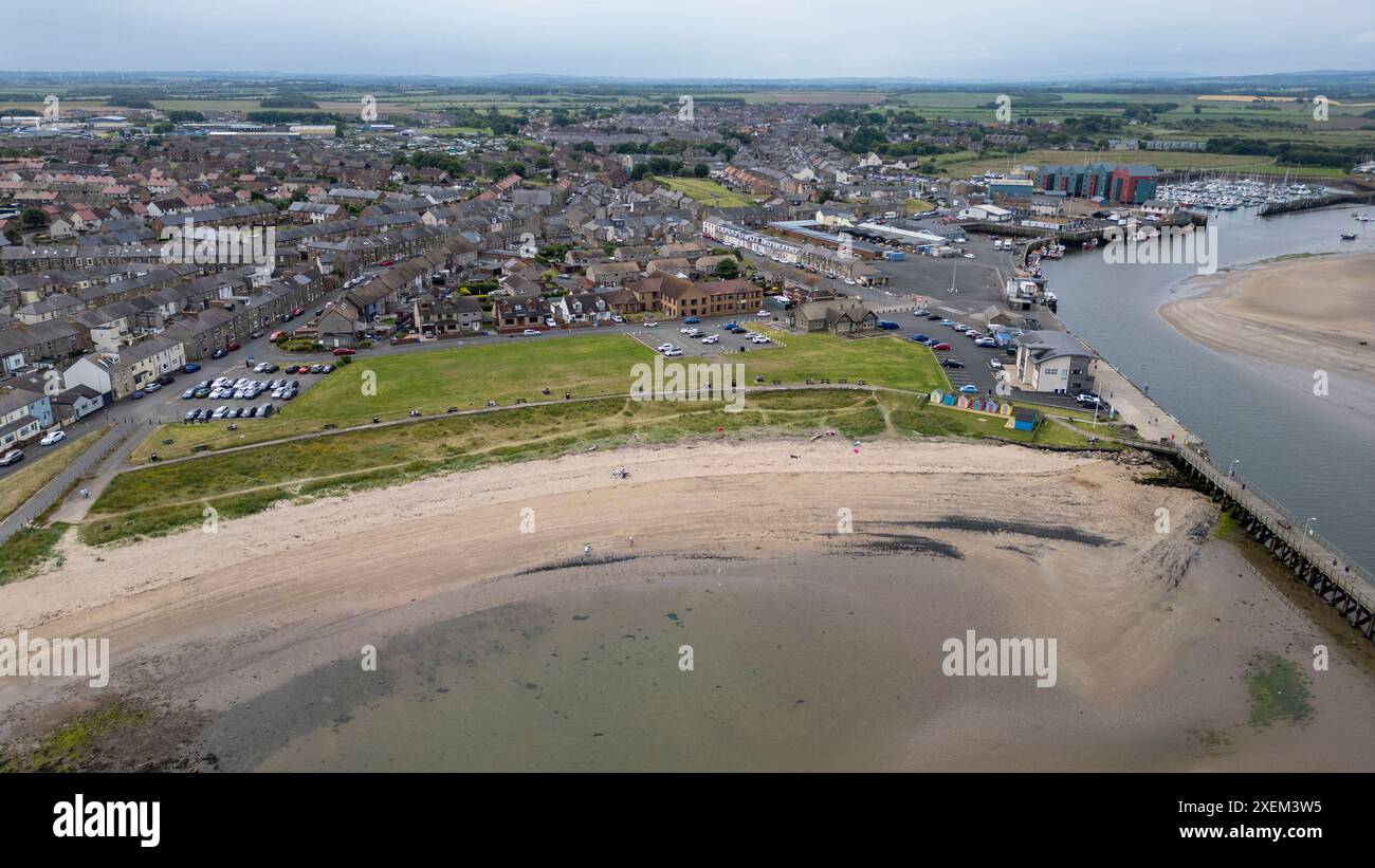 Vue aérienne de l'estuaire de la rivière Coquet, Amble, Northumberland, Angleterre. Banque D'Images