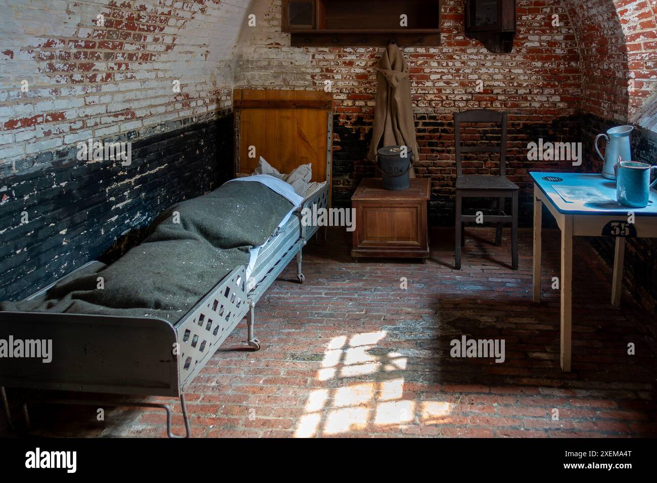 Intérieur de l'ancienne cellule de prison au musée de la prison à Merksplas près de Hoogstraten, province d'Anvers, Flandre, Belgique Banque D'Images