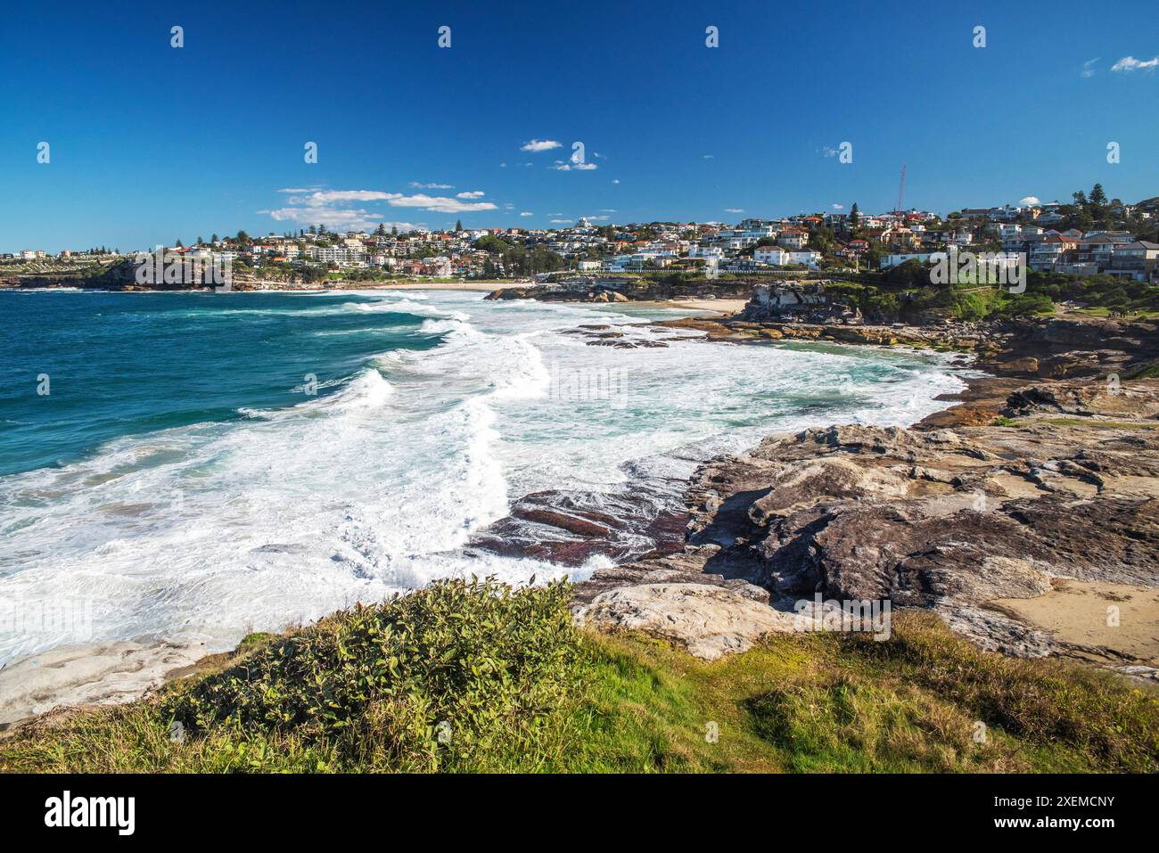 Plages de sable pittoresques de Tamarama et Bronte à Sydney. En raison des hautes vagues, ils sont l'endroit idéal pour surfer. Banque D'Images