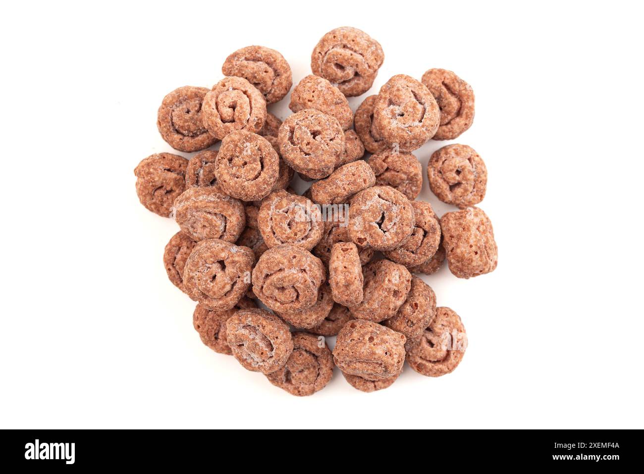 Céréales de petit déjeuner aromatisées au chocolat Swiss Roll isolées sur fond blanc Banque D'Images