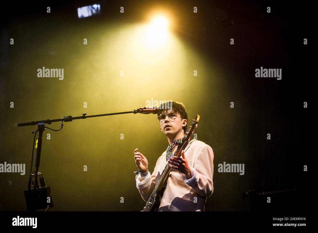 Glastonbury, Royaume-Uni. 28 juin 2024. Declan McKenna a joué sur la scène Woodsies le vendredi 2024 Glastonbury Festival à Worthy Farm, Somerset Picture by Julie Edwards Credit : JEP Celebrity photos/Alamy Live News Banque D'Images