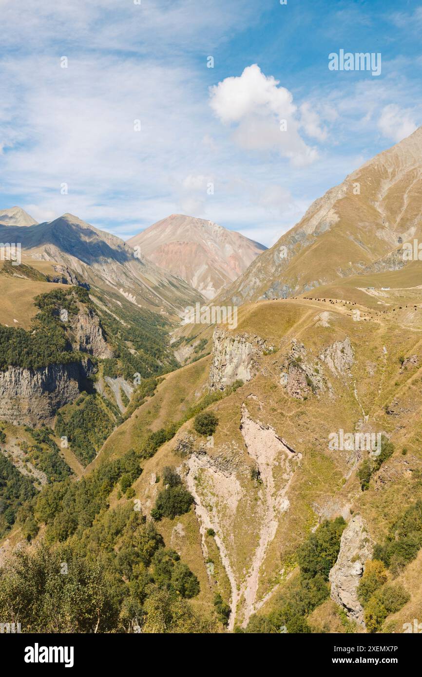 Montagnes du Caucase vues du monument de l'amitié à Gudauri, Géorgie ; Gudauri, Mtskheta-Mtianeti, Géorgie Banque D'Images