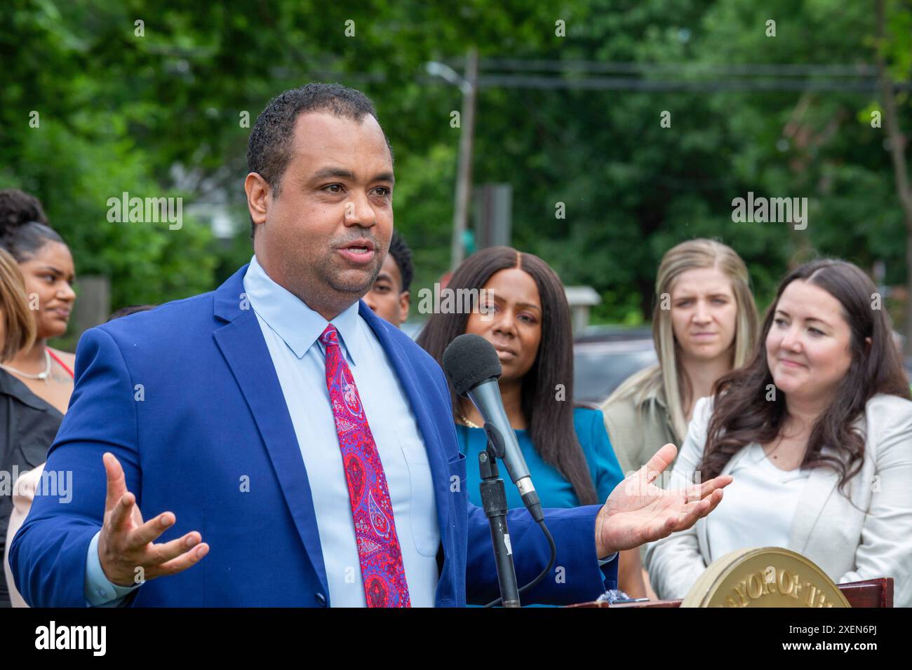 Detroit, Michigan - Coleman A Young II, membre du conseil municipal de Detroit, prend la parole lors d'un événement annonçant la disponibilité du financement de l'American Rescue Act pour HE Banque D'Images