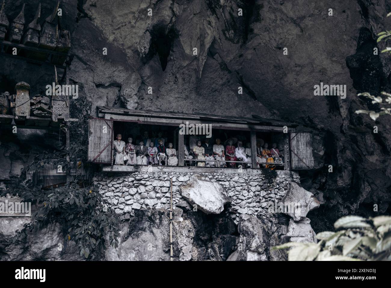 Effigies dans le cimetière antique de Londa à Sulawesi Selatan, Indonésie ; Kecamatan Kesu, Kabupaten Toraja Utara, Sulawesi Selatan, Indonésie Banque D'Images