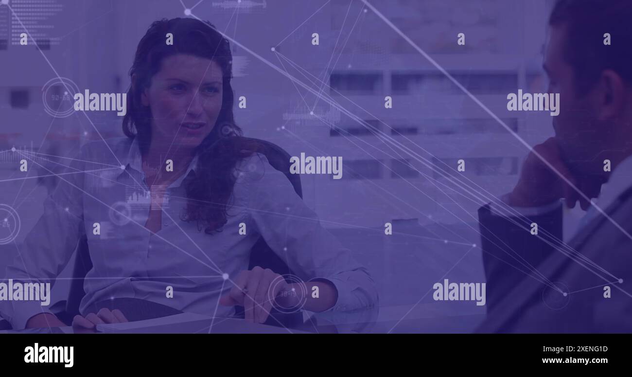 Image du réseau de connexions sur divers hommes d'affaires et femmes d'affaires discutant au bureau Banque D'Images